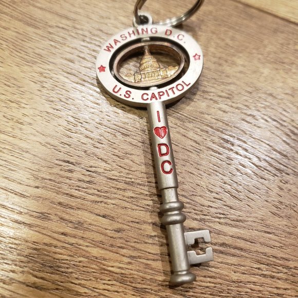 WASHINGTON D.C. SOUVENIR KEYCHAIN - I LOVE DC with U.S. CAPITOL - I HEART DC - Picture 4 of 4